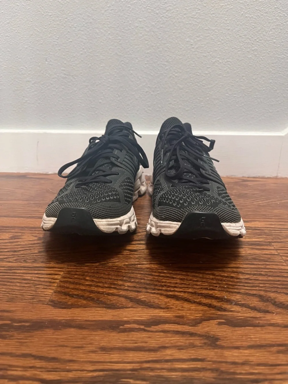 On Cloud Black Running Shoes - Picture 2 of 6